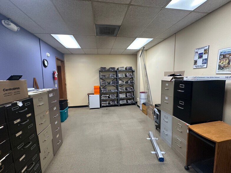 More Photos Of 315 S Michigan St, Aberdeen Office For Sale