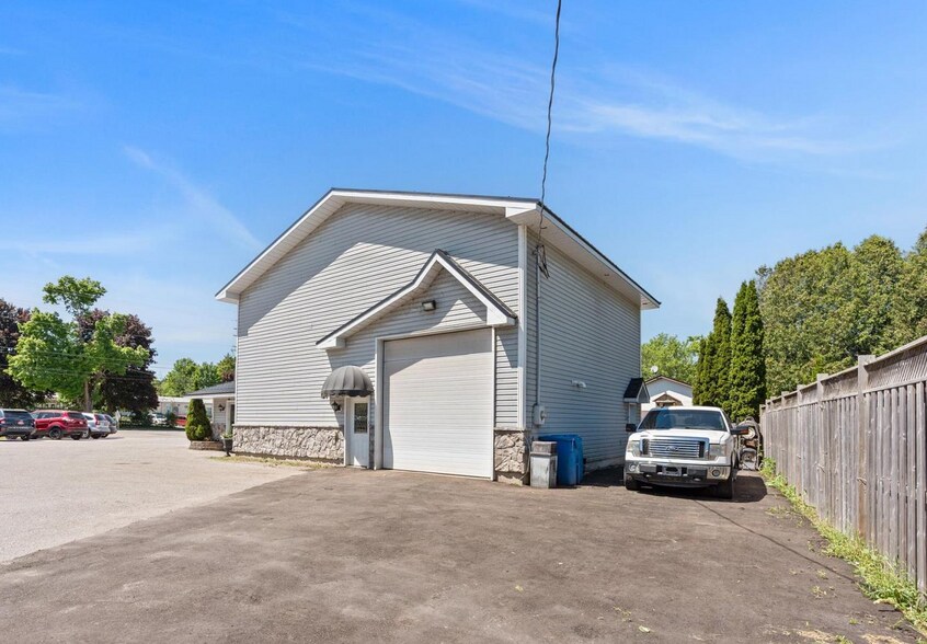 More Photos Of 444 Laclie St, Orillia Auto Dealership For Sale