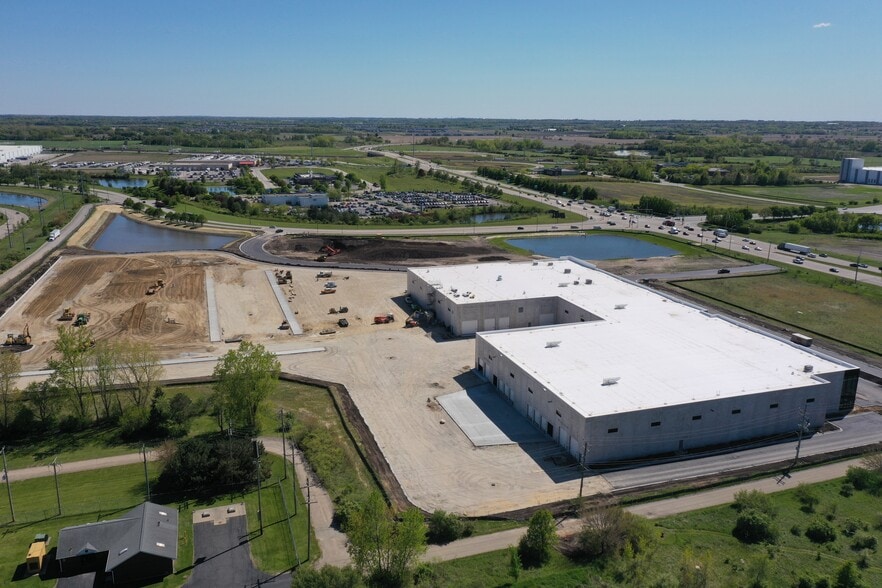 More Photos Of 13700 IL Route 47, Huntley Warehouse For Lease