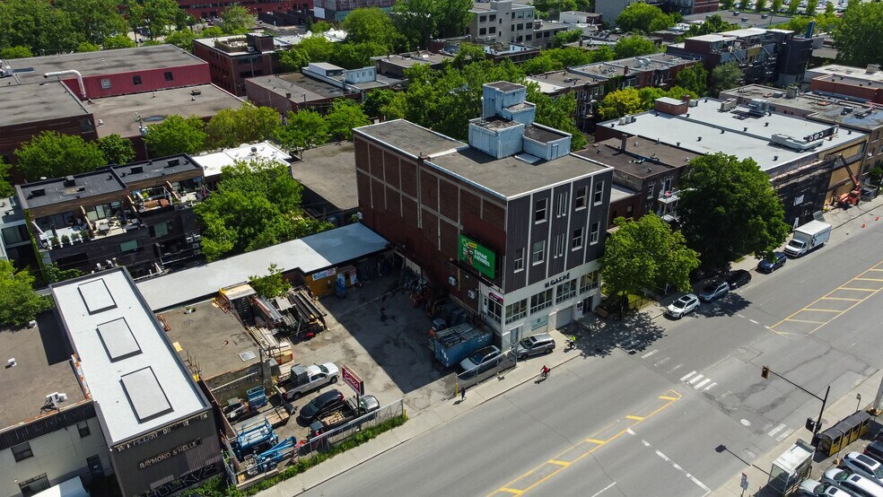 More Photos Of 6659 Av Du Parc, Montréal Industrial For Sale