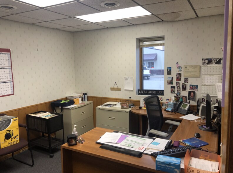 More Photos Of 172 W Stutsman St, Pembina Light Manufacturing For Sale