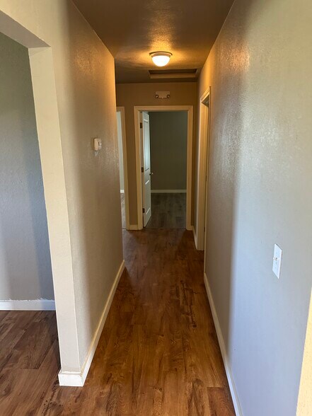 More Photos Of 4024 Main St, Durant Storefront Retail Office For Lease