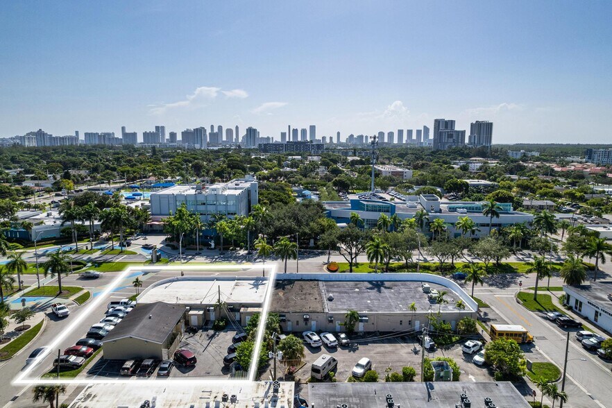 More Photos Of 16978-16990 NE 19th Ave, North Miami Beach Storefront Retail Office For Lease