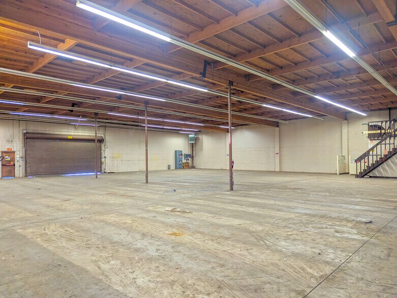 More Photos Of 1350 E Thompson Blvd, Ventura General Retail For Lease