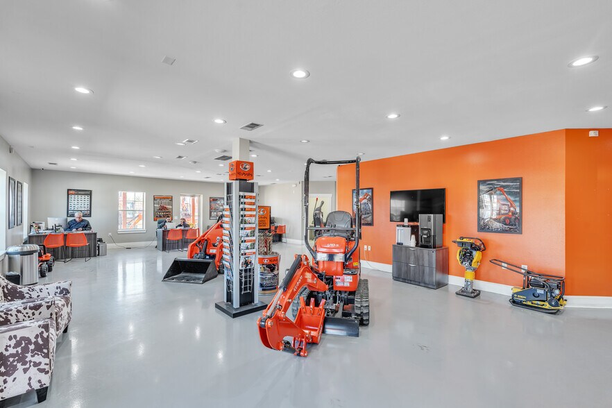 More Photos Of 1023 S Walton Walker Blvd, Irving Warehouse For Sale