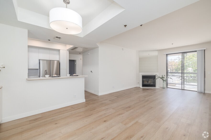More Photos Of 740 S Burnside Ave, Los Angeles Apartments For Sale