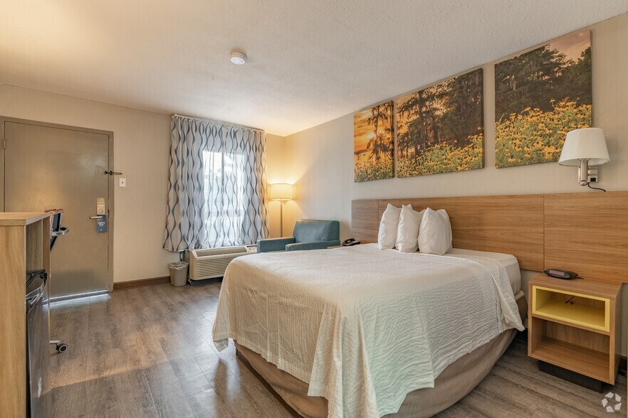 More Photos Of 2701 Highway 82 E, Greenville Hotel For Sale