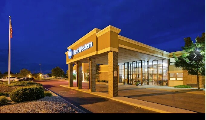 Primary Photo Of 1607 E Highway 50, Yankton Hotel For Sale