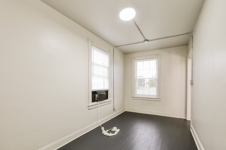 More Photos Of 517 Willow St, Mount Airy Apartments For Sale