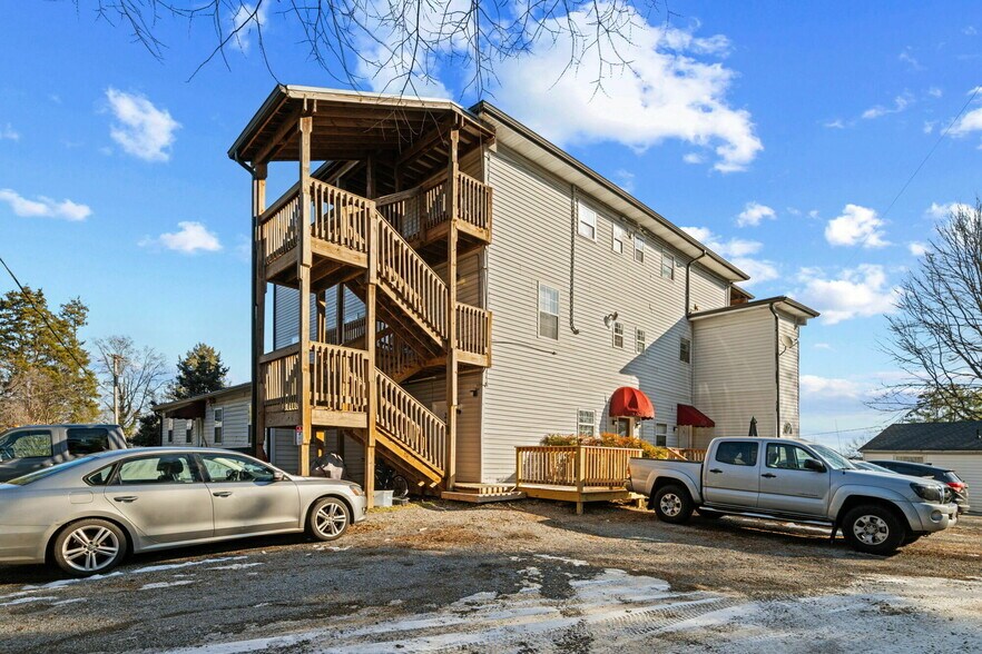More Photos Of 301 S Magnolia St, Maryville Multifamily For Sale
