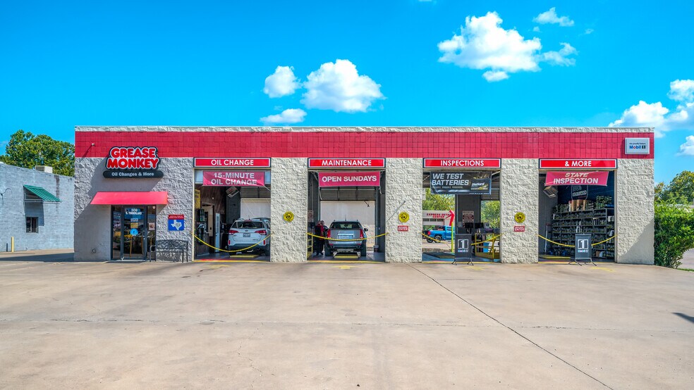 More Photos Of 309 S Timberland Dr, Lufkin Auto Repair For Sale