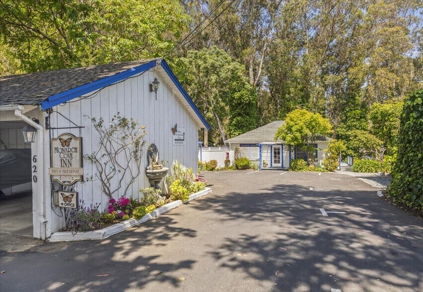 More Photos Of 620 El Salto Dr, Capitola Hospitality For Sale