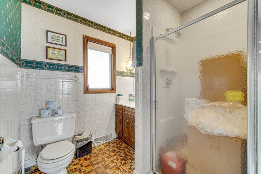 More Photos Of 2331 45th St, Highland Medical For Sale