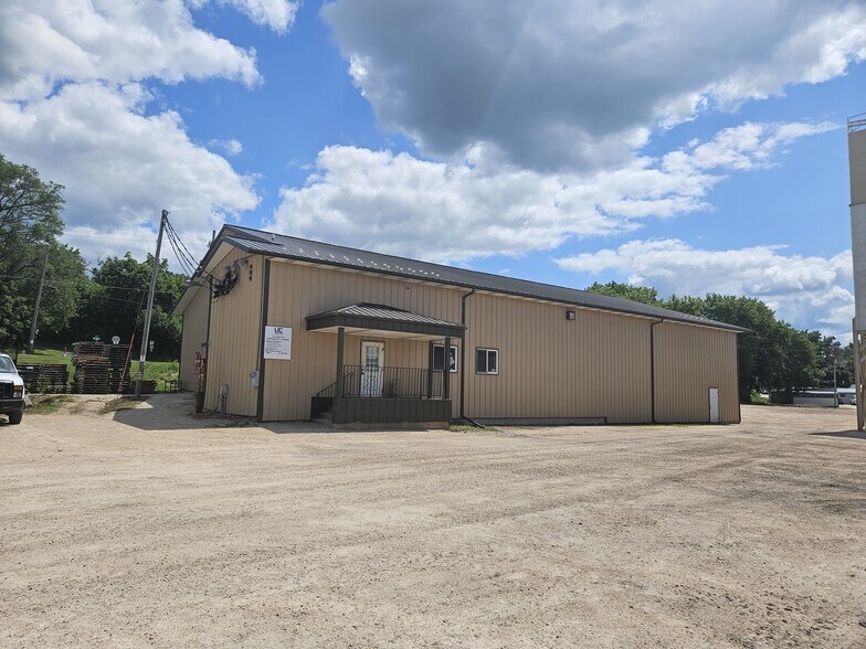 More Photos Of 529 Furnace St, Mayville Warehouse For Sale