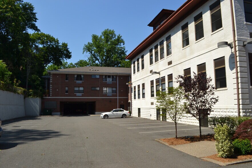 More Photos Of 174 Union St, Ridgewood Medical For Lease