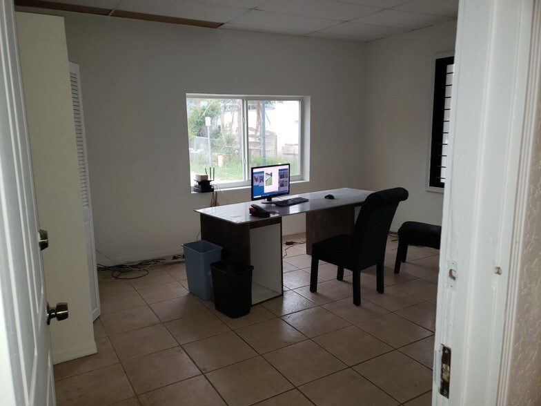 More Photos Of 1110 2nd Ave S, Lake Worth Warehouse For Lease