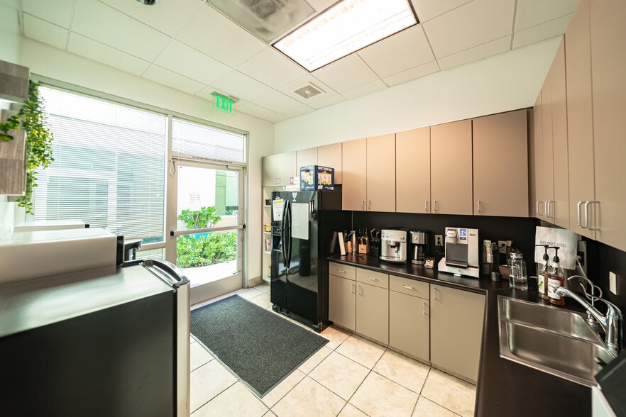 More Photos Of 90 Discovery, Irvine Office For Sale