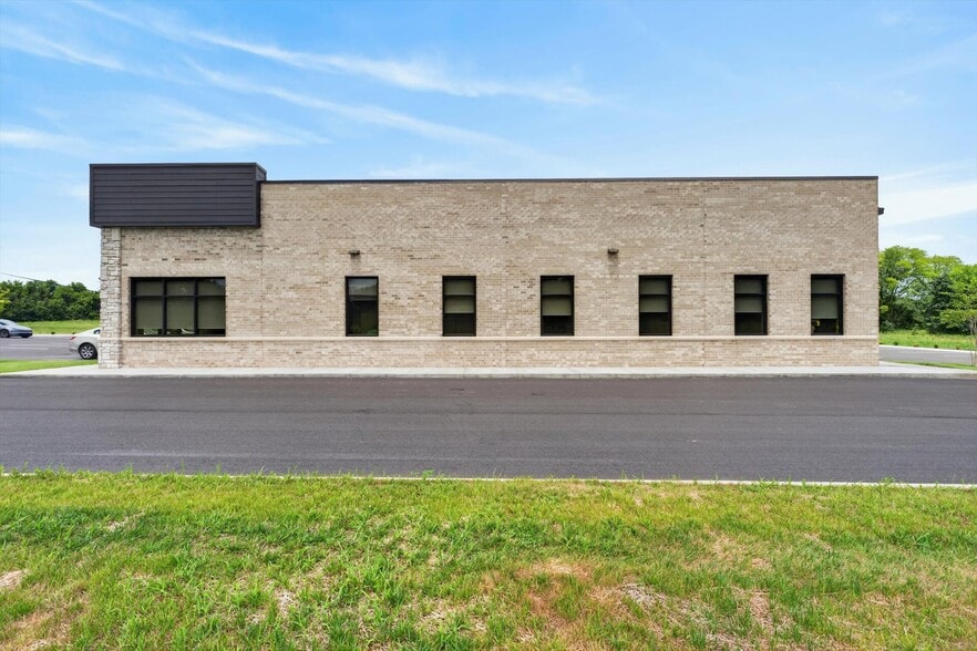 More Photos Of 625 Hornbuckle Rd, Clarksville Healthcare For Lease