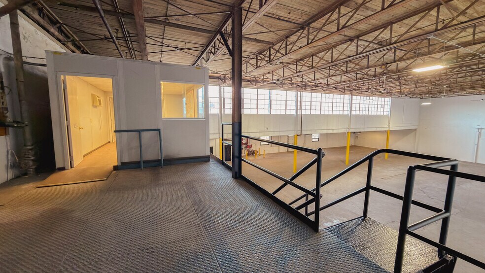 More Photos Of 237 E Aurora St, Waterbury Manufacturing For Lease