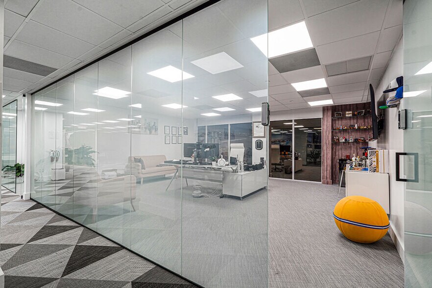 More Photos Of 1110 Brickell Ave, Miami Office For Sale