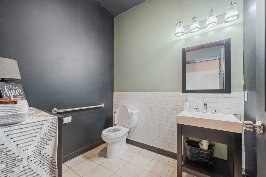 More Photos Of 8826 34 Rd, Cadillac Storefront For Sale