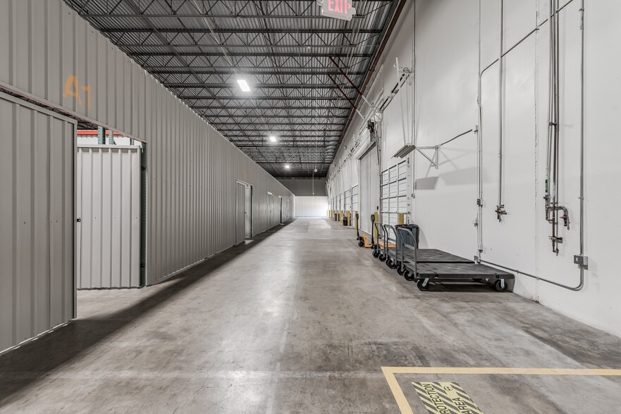 More Photos Of 7250 W 43rd St, Houston Warehouse For Lease