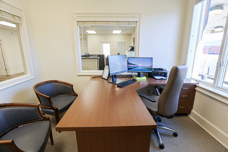 More Photos Of 630 Jefferson St, Paducah Office For Sale