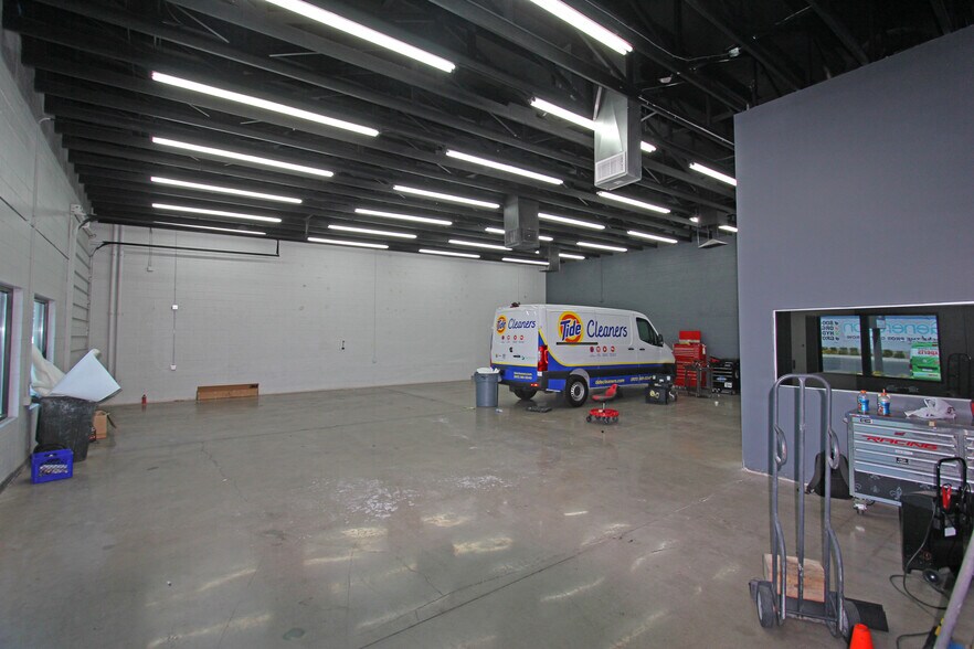 More Photos Of 5860-5880 S Valley View Blvd, Las Vegas Warehouse For Lease