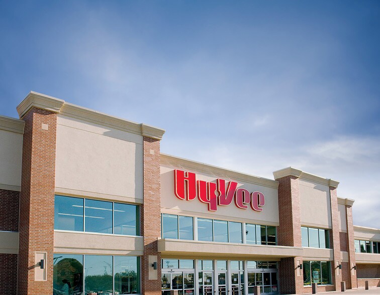 More Photos Of 2453 N Court St, Ottumwa Supermarket For Lease