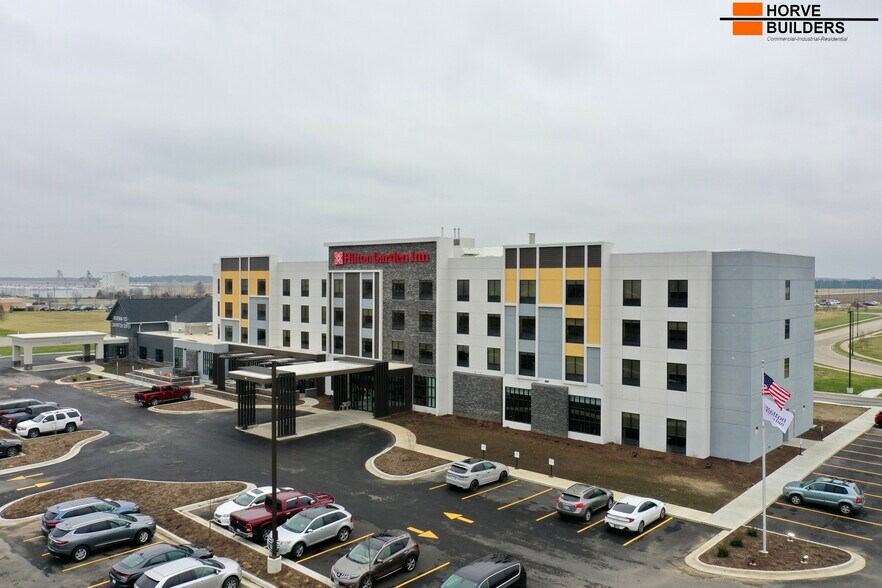 More Photos Of 100 Coles Centre Pky, Mattoon Hotel For Sale