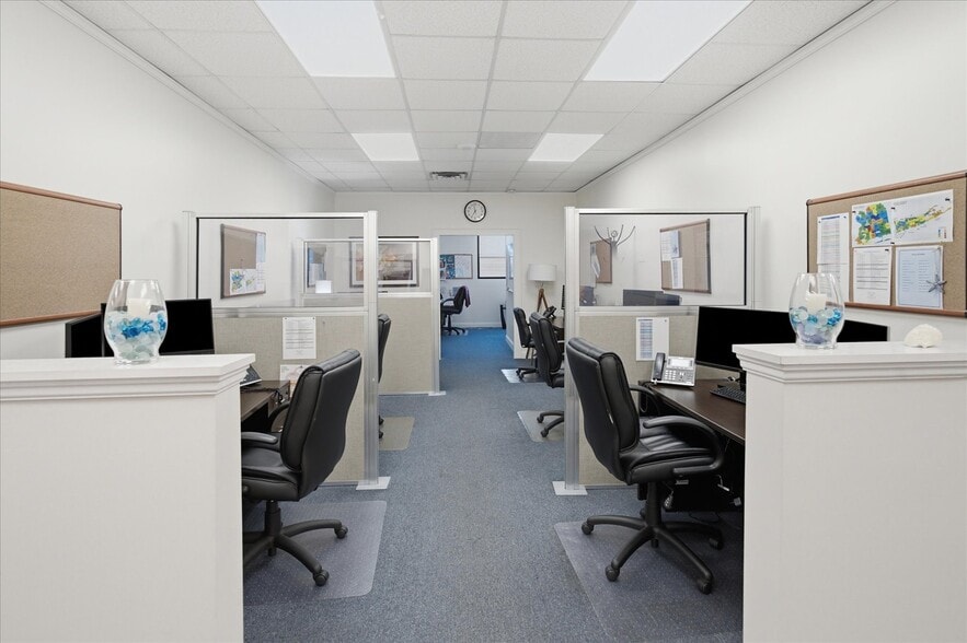 More Photos Of 1038 West Jericho Tpke, Smithtown Office For Sale