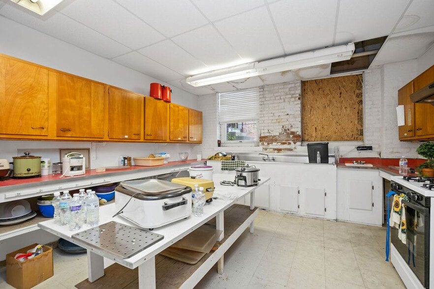 More Photos Of 501 Elizabeth St, Charleston Flex For Sale