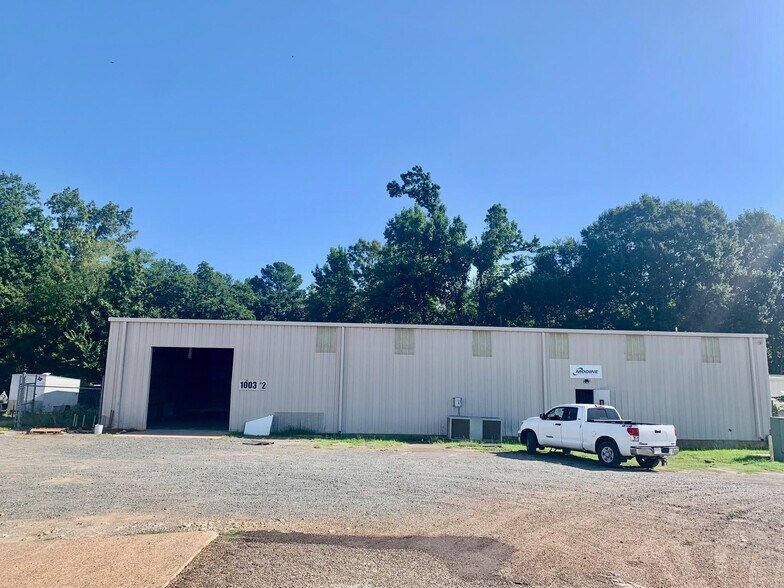Primary Photo Of 1003 W Cotton St, Longview Specialty For Lease