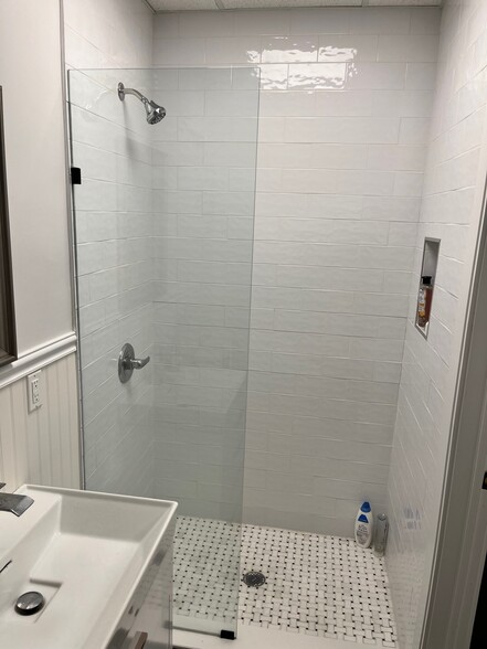 More Photos Of 435 State Route 18, East Brunswick Storefront Retail Office For Sale