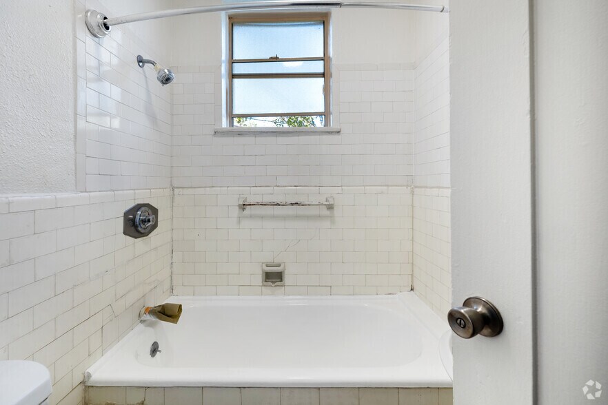 More Photos Of 1843 N Cherokee Ave, Los Angeles Apartments For Sale