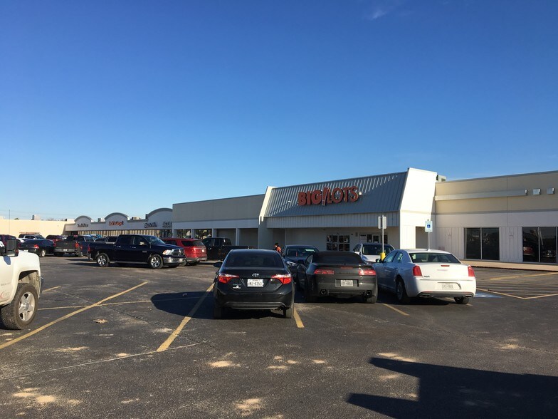 More Photos Of 1015-1211 W NASA Rd 1, Webster Unknown For Lease