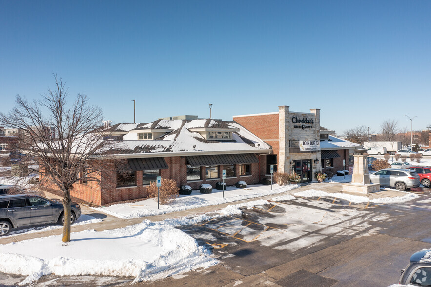 Primary Photo Of 105 Remington Blvd, Bolingbrook Restaurant For Lease