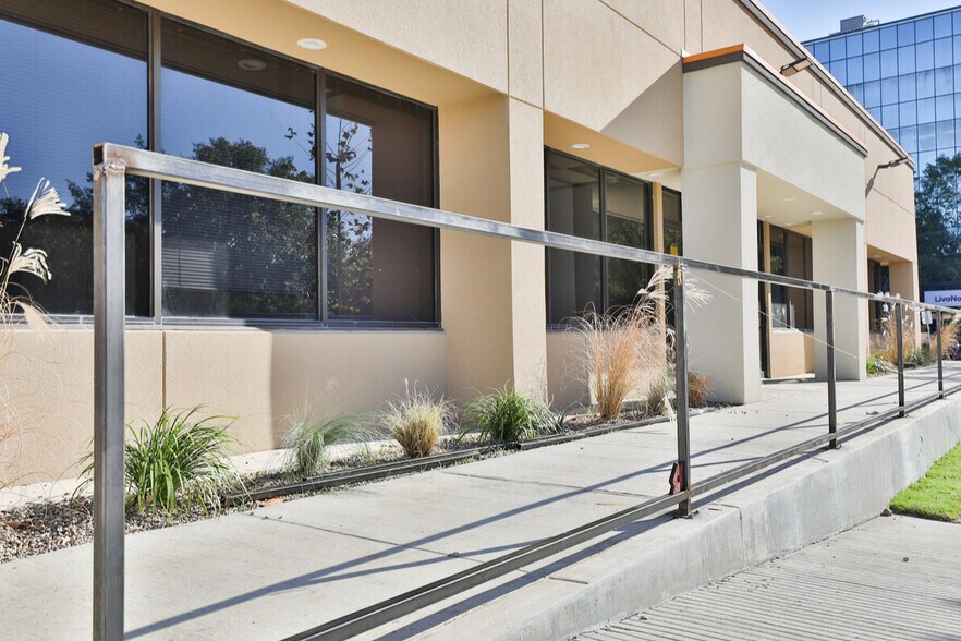 More Photos Of 16441 Space Center Blvd, Houston Unknown For Lease