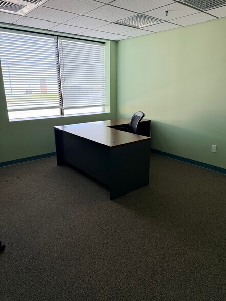 More Photos Of 70 Zachary Rd, Manchester Research And Development For Sale