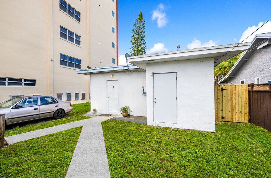 More Photos Of 1711 Buchanan St, Hollywood Apartments For Sale