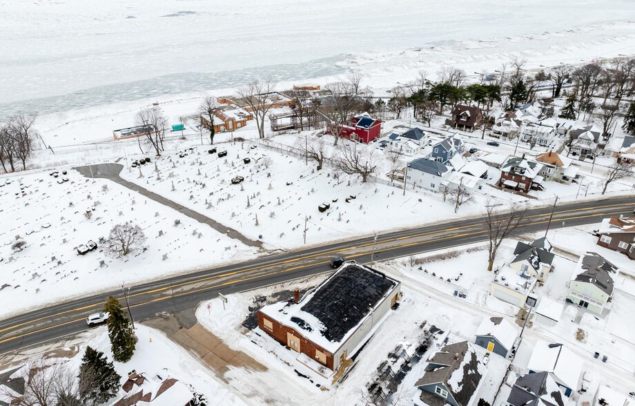 More Photos Of 1719 Lakeshore Dr, Saint Joseph General Retail For Sale