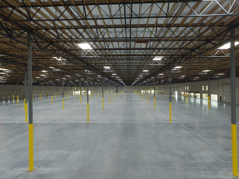 More Photos Of 7015 Corporate Plaza Dr, Las Vegas Flex For Lease