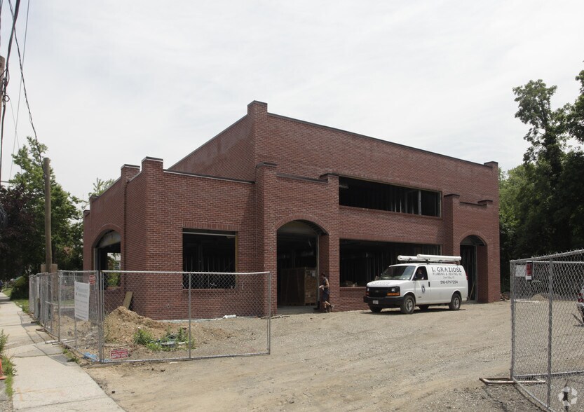 More Photos Of 20 Forest Ave, Glen Cove Freestanding For Lease