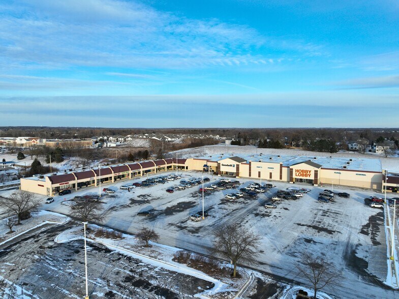 More Photos Of 2000-2078 N Richmond Rd, McHenry Unknown For Lease