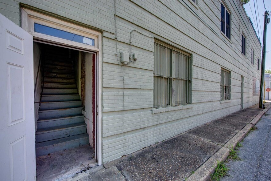 More Photos Of 302 Main St, Columbia Industrial For Sale