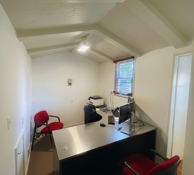 More Photos Of 620 W Commerce Rd, Commerce Township Medical For Sale