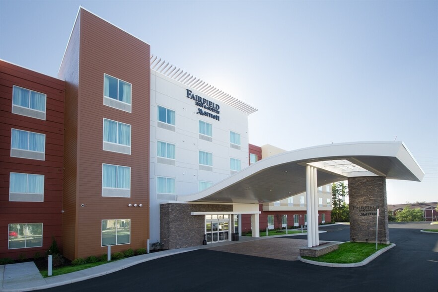 Primary Photo Of 3880 Rensch Rd, Amherst Hotel For Sale