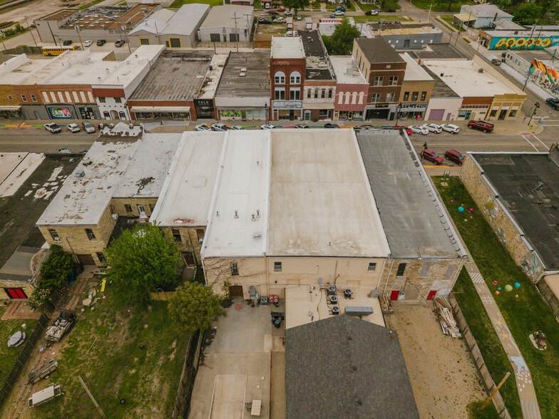 More Photos Of 830 N Kansas Ave, Topeka Bar For Sale