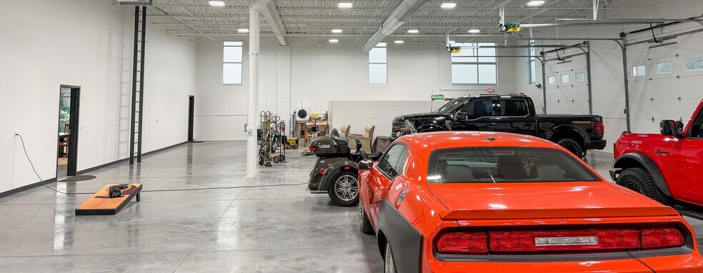 More Photos Of W245N5604 S Corporate Cir, Sussex Flex For Sale