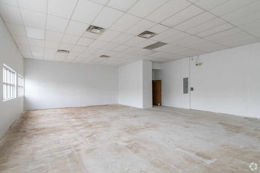 More Photos Of 2300 S Schaefer Hwy, Detroit Storefront For Sale